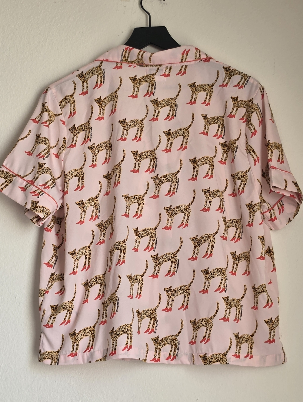 Bouffants & Broken Hearts Leopard Heels Pink Pajama Top Button Down Size Large - Picture 2 of 9